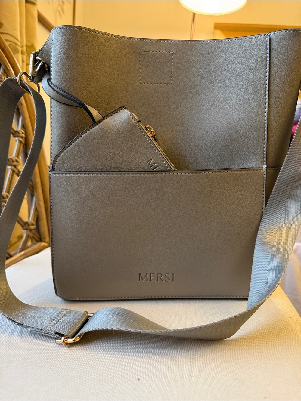MERSI Sleek Bucket Bag in gray